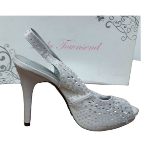 Lulu Townsend Silver Heels size 7! - Picture 4 of 16